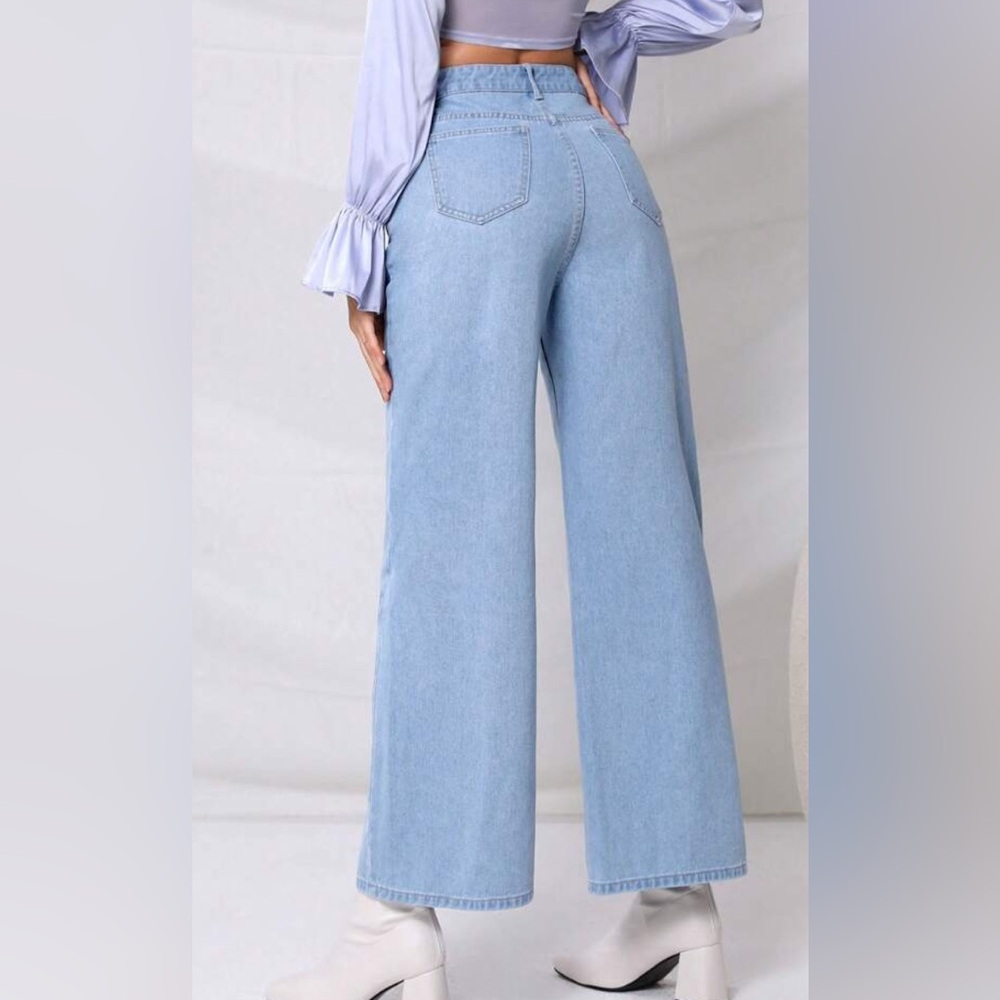 EUC- High Waist Women's wide leg Jeans with double button wore once very cute! - Picture 2 of 14